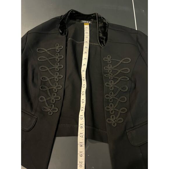 Torrid Women's Black Cropped Military Jacket Embellished Lightweight Size Xlarge - Picture 6 of 9